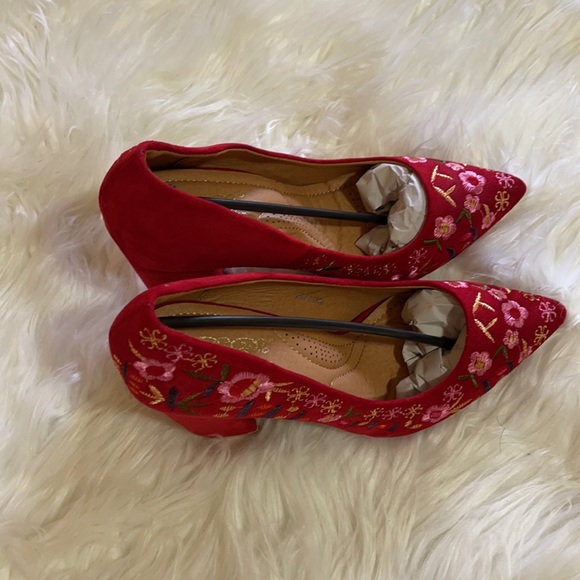 Heels - Picture 4 of 4